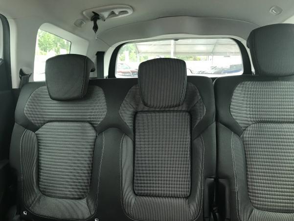 Vente en ligne Renault Grand Scenic 4 Grand Scenic Blue dCi 120 EDC au prix de 16 490 €