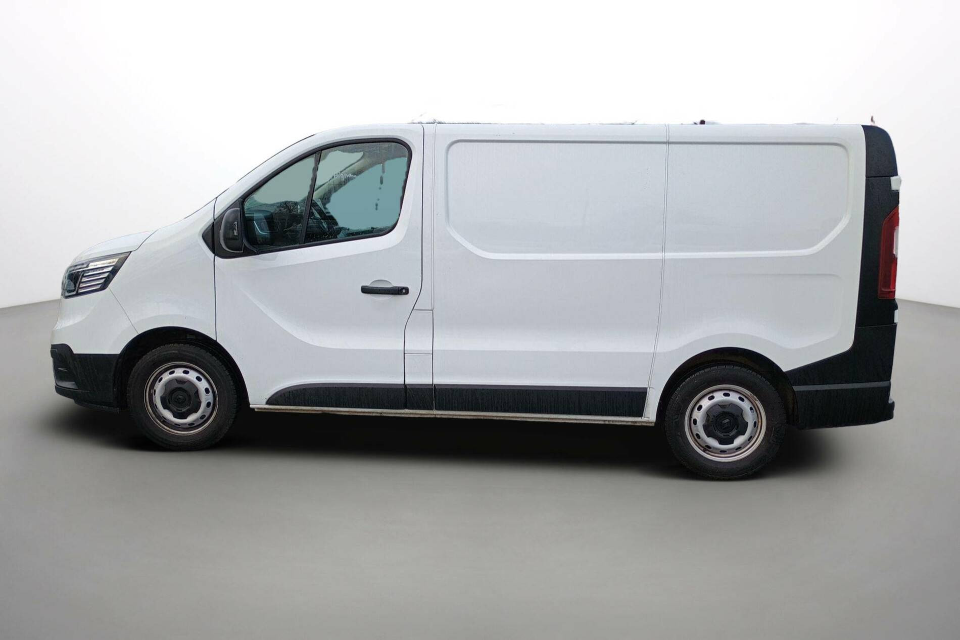 Vente en ligne Renault Trafic 3 Fourgon TRAFIC FGN L1H1 2800 KG BLUE DCI 130 au prix de 21 990 €