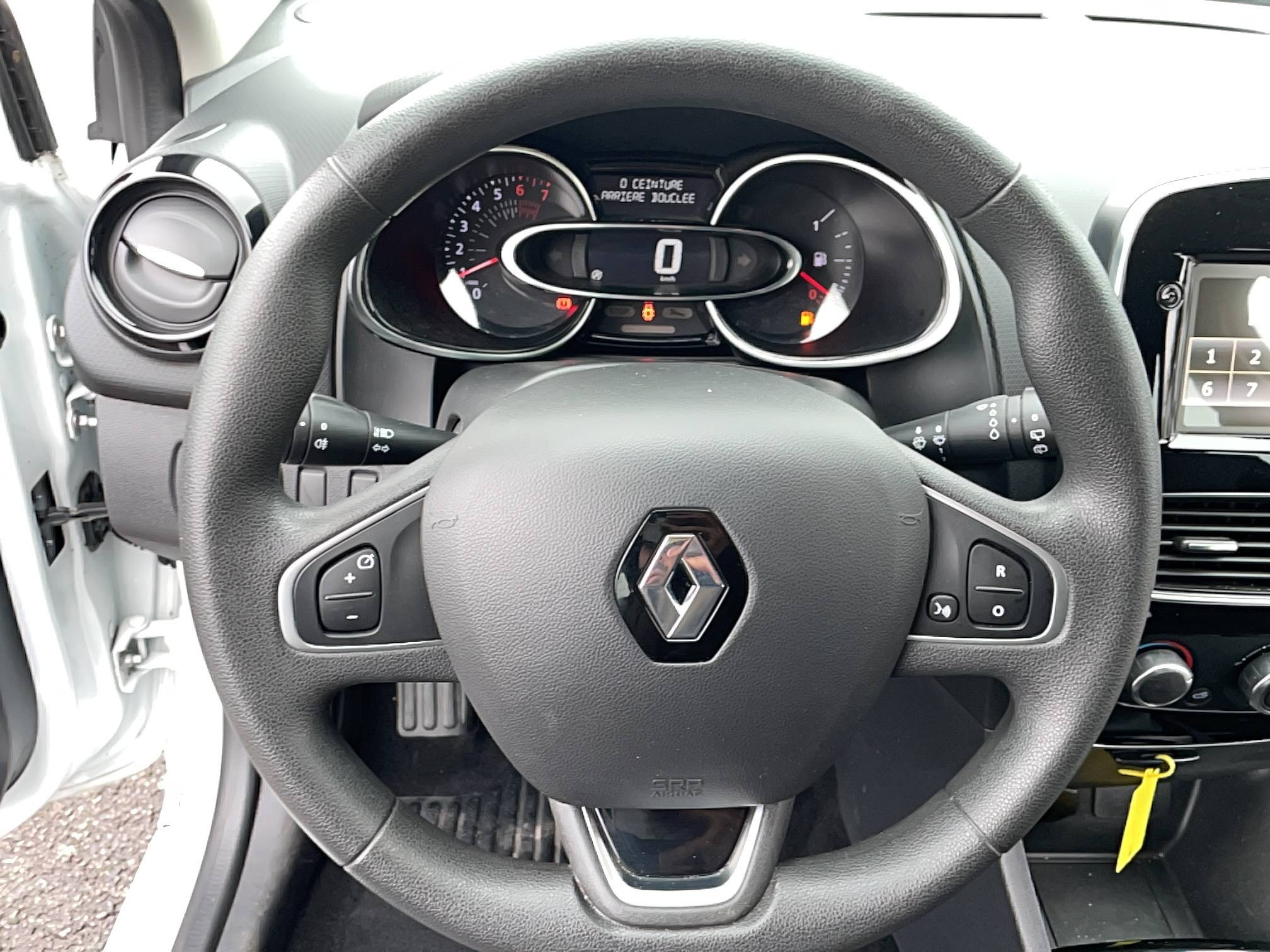 Vente en ligne Renault Clio 4 Clio TCe 75 E6C au prix de 10 990 €