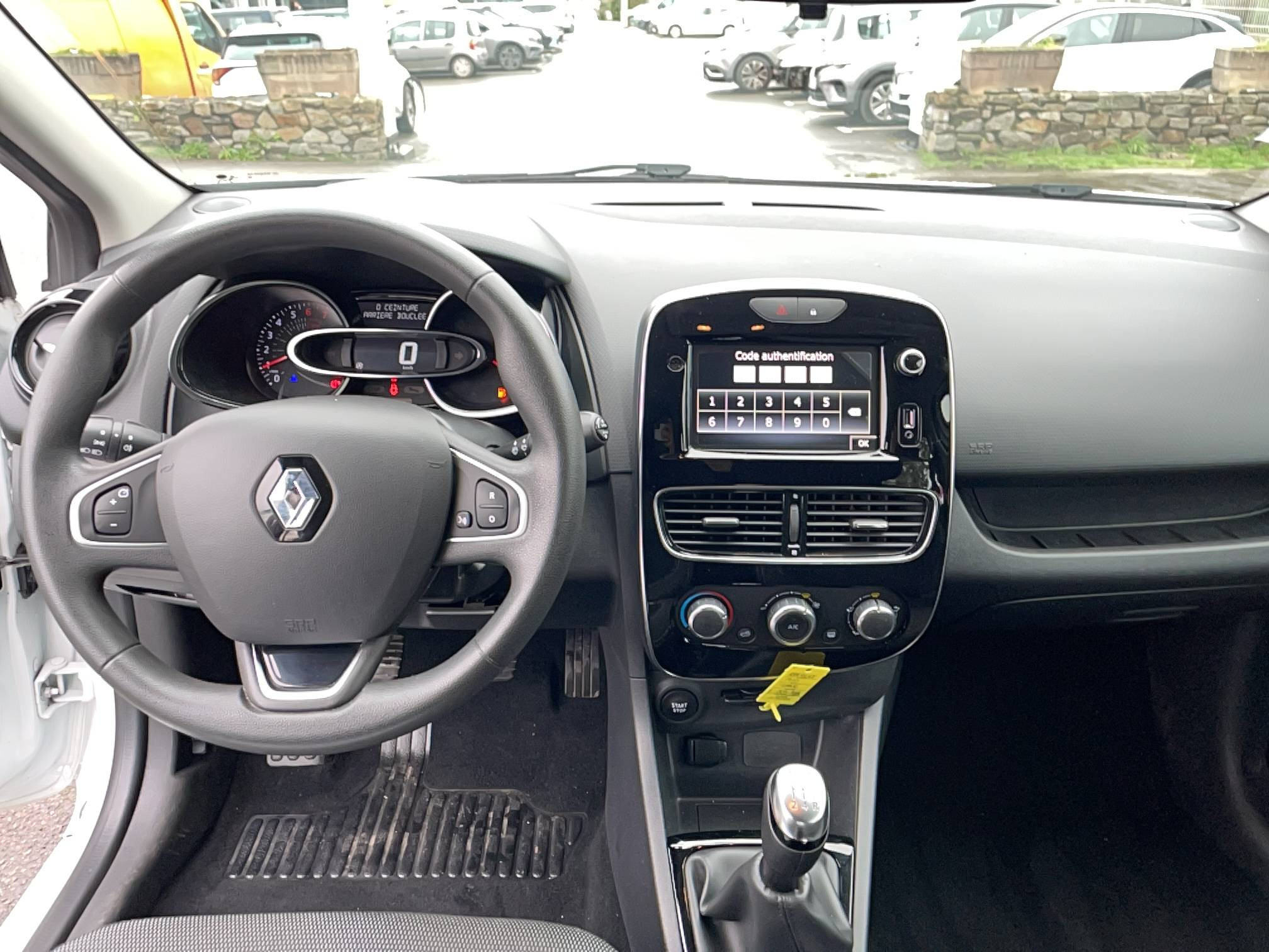 Vente en ligne Renault Clio 4 Clio TCe 75 E6C au prix de 10 990 €
