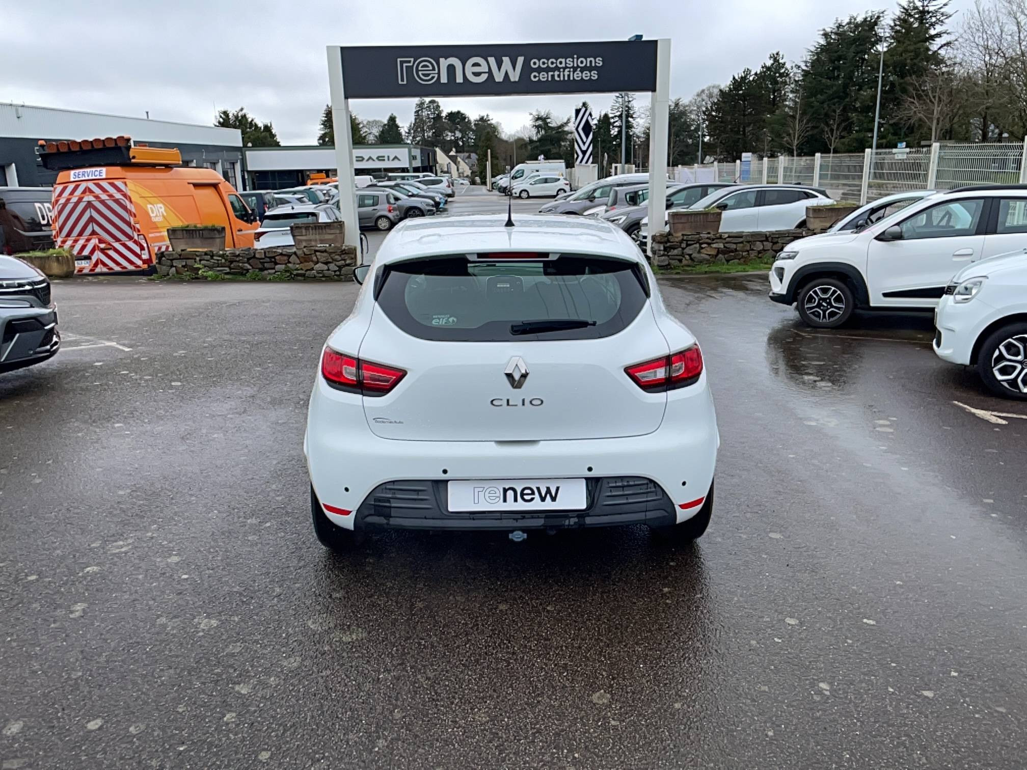 Vente en ligne Renault Clio 4 Clio TCe 75 E6C au prix de 10 990 €