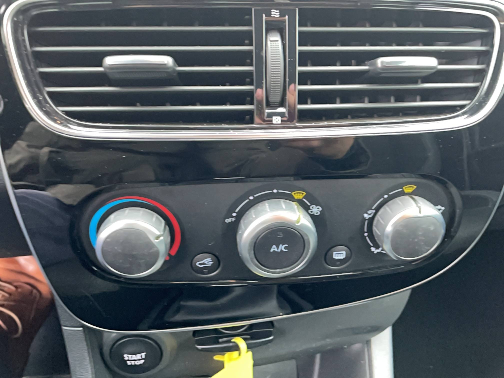 Vente en ligne Renault Clio 4 Clio TCe 75 E6C au prix de 10 990 €