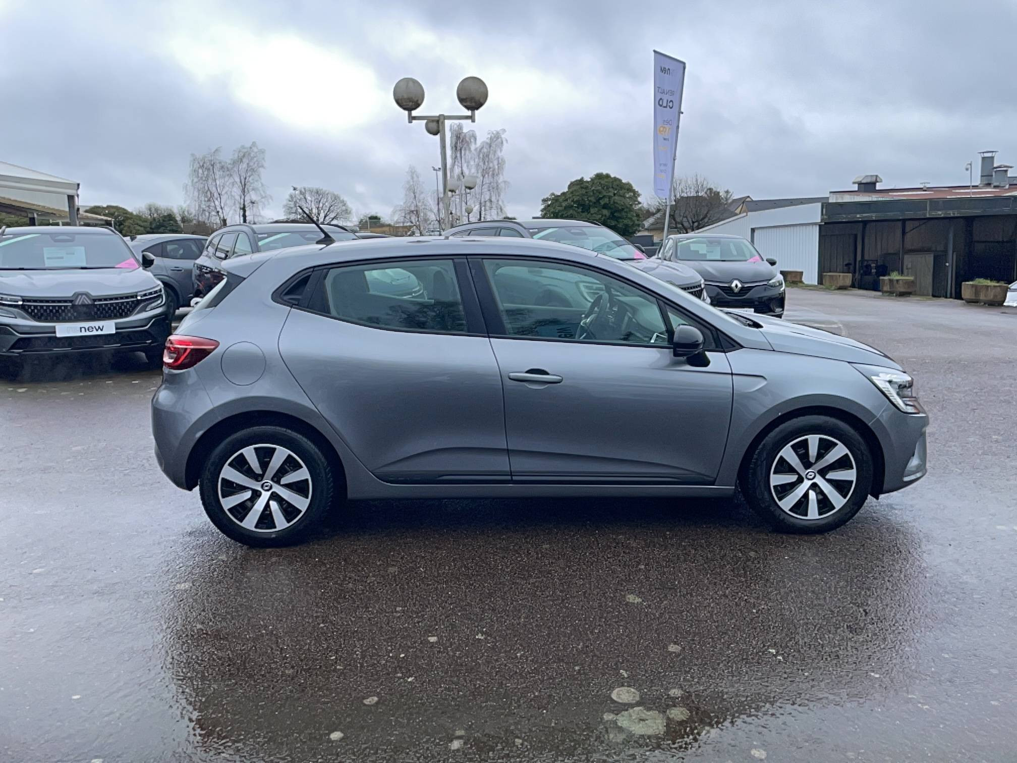 Vente en ligne Renault Clio 5 Clio TCe 90 au prix de 14 290 €