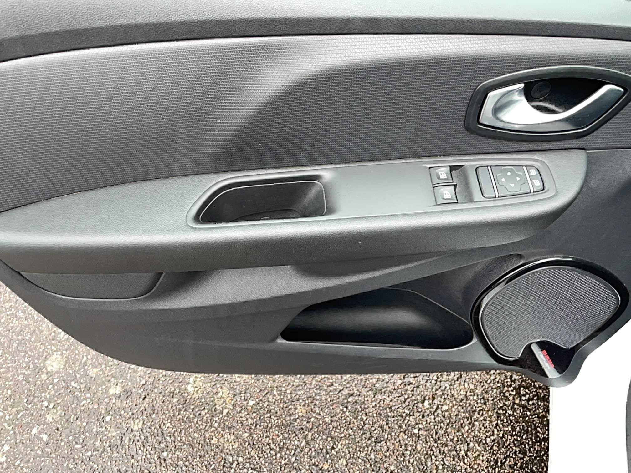 Vente en ligne Renault Clio 4 Clio TCe 75 E6C au prix de 10 990 €