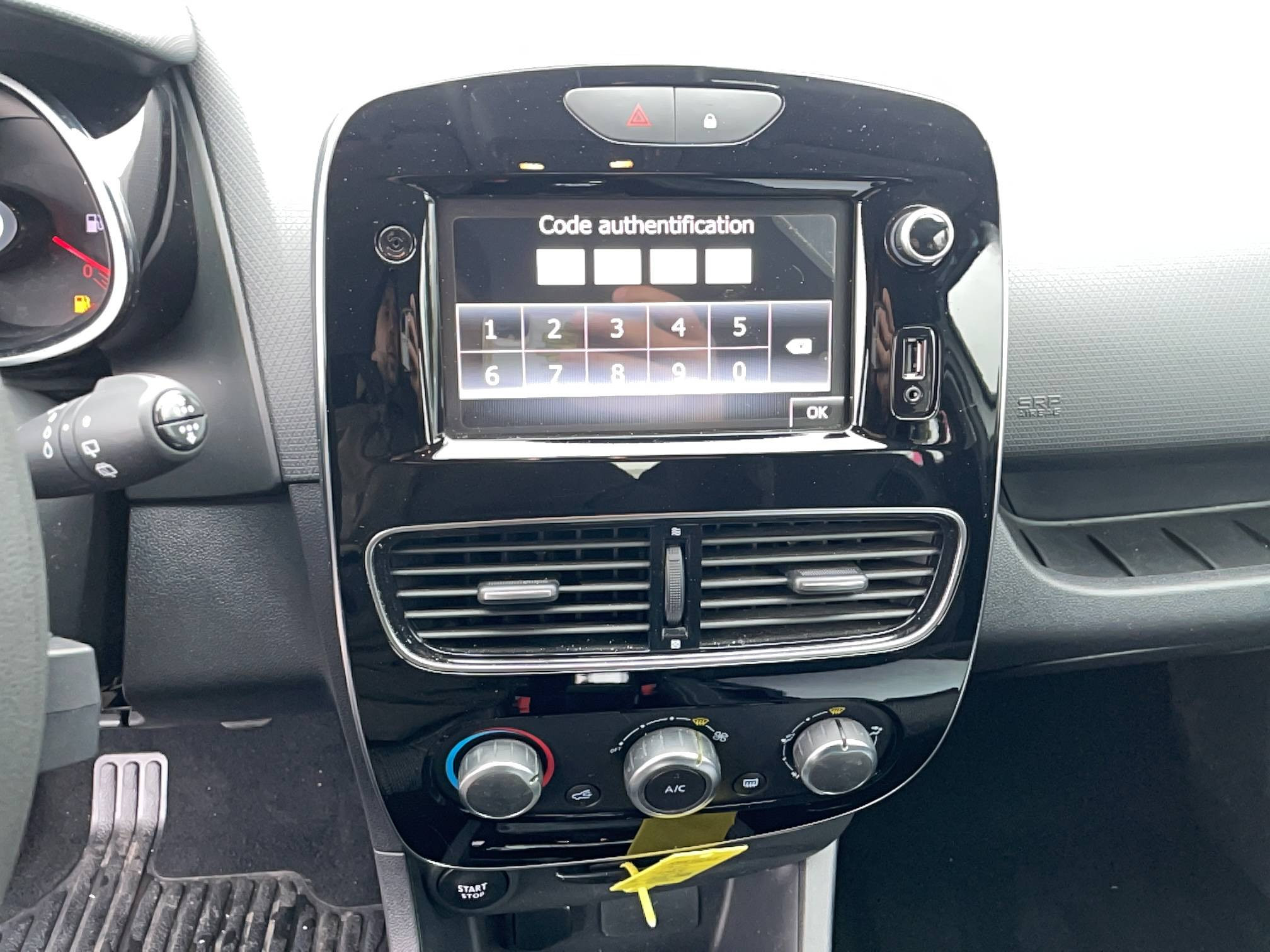 Vente en ligne Renault Clio 4 Clio TCe 75 E6C au prix de 10 990 €