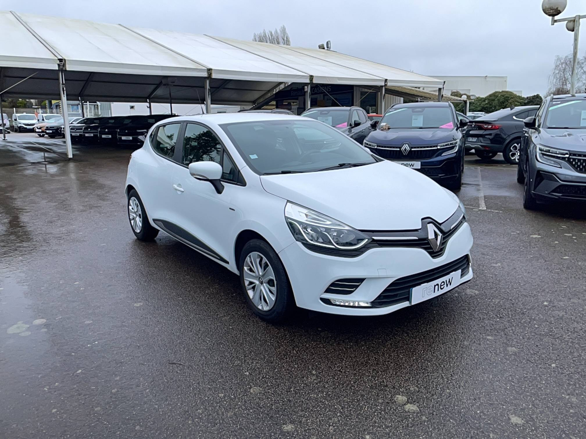 Vente en ligne Renault Clio 4 Clio TCe 75 E6C au prix de 10 990 €