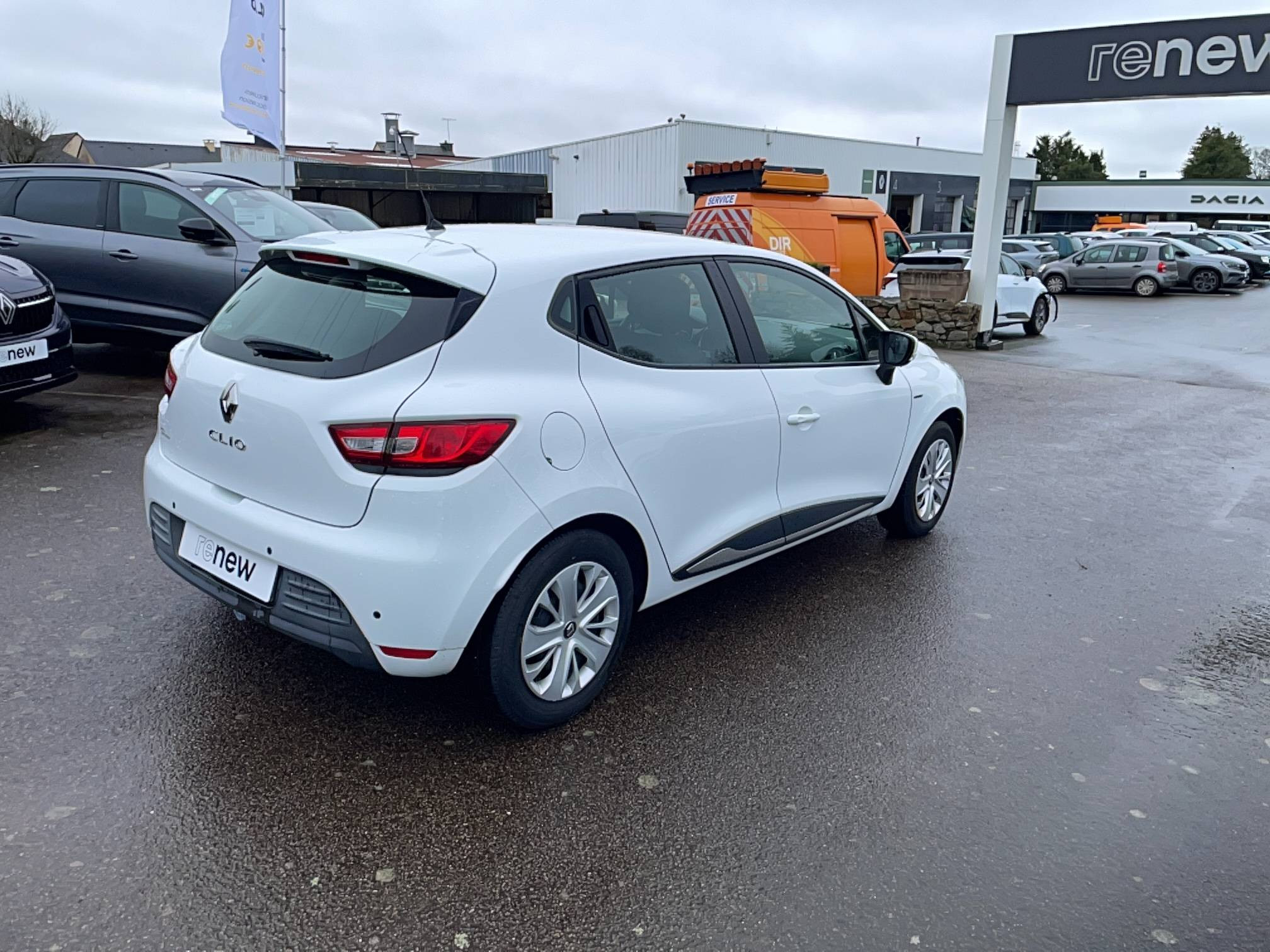 Vente en ligne Renault Clio 4 Clio TCe 75 E6C au prix de 10 990 €