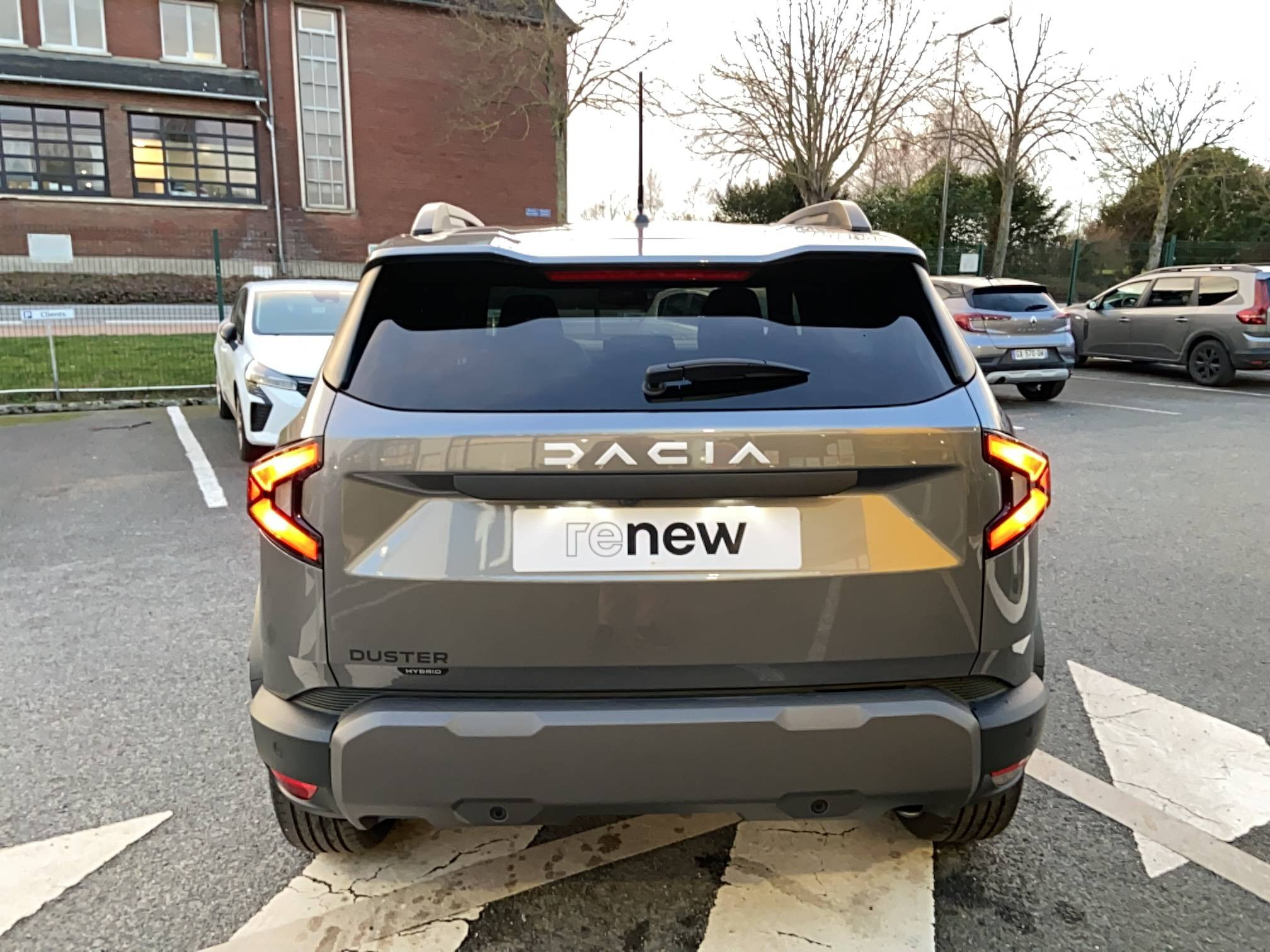 Vente en ligne Dacia Duster  Hybrid 155 au prix de 30 490 €