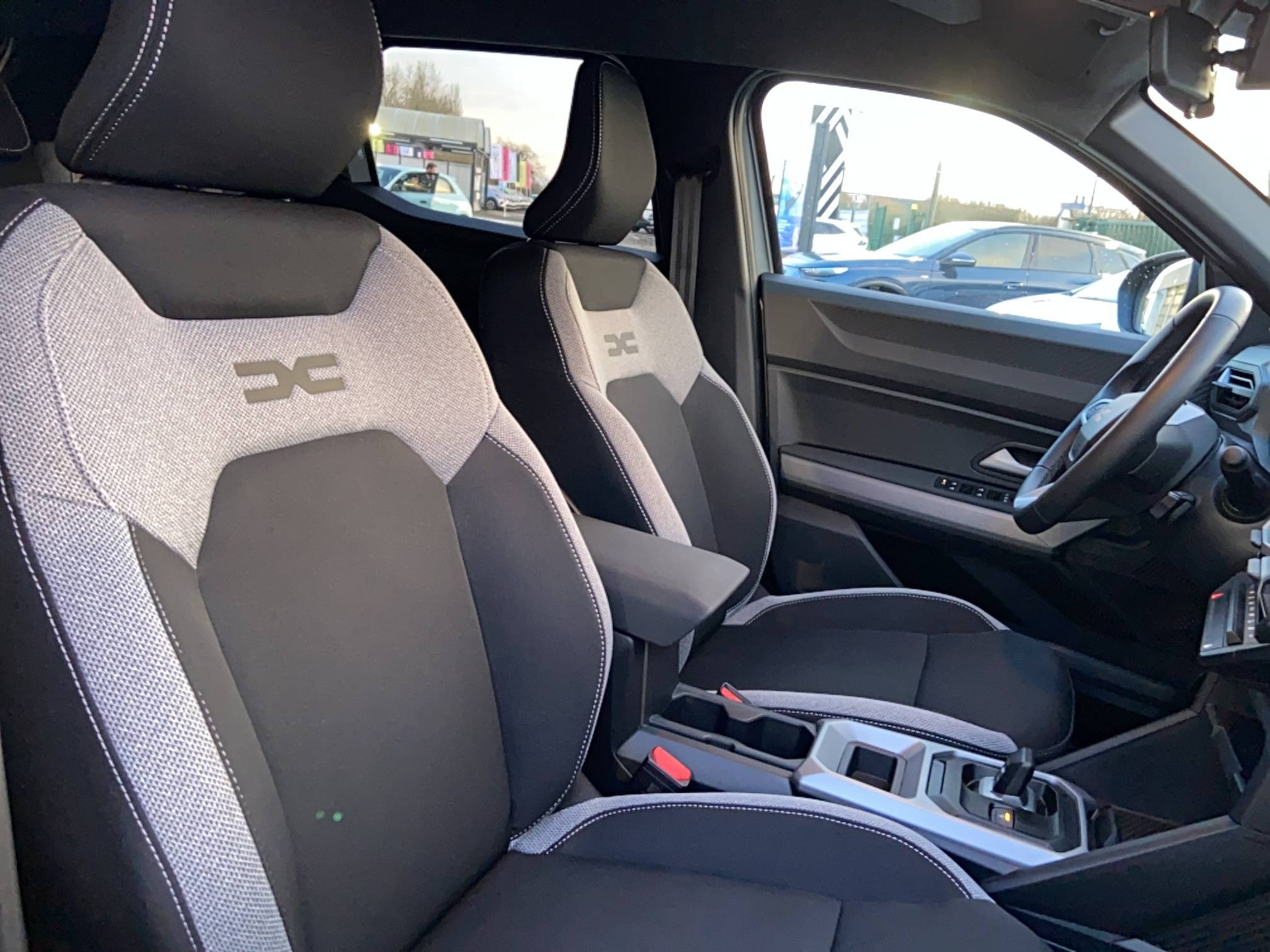 Vente en ligne Dacia Duster  Hybrid 155 au prix de 30 490 €