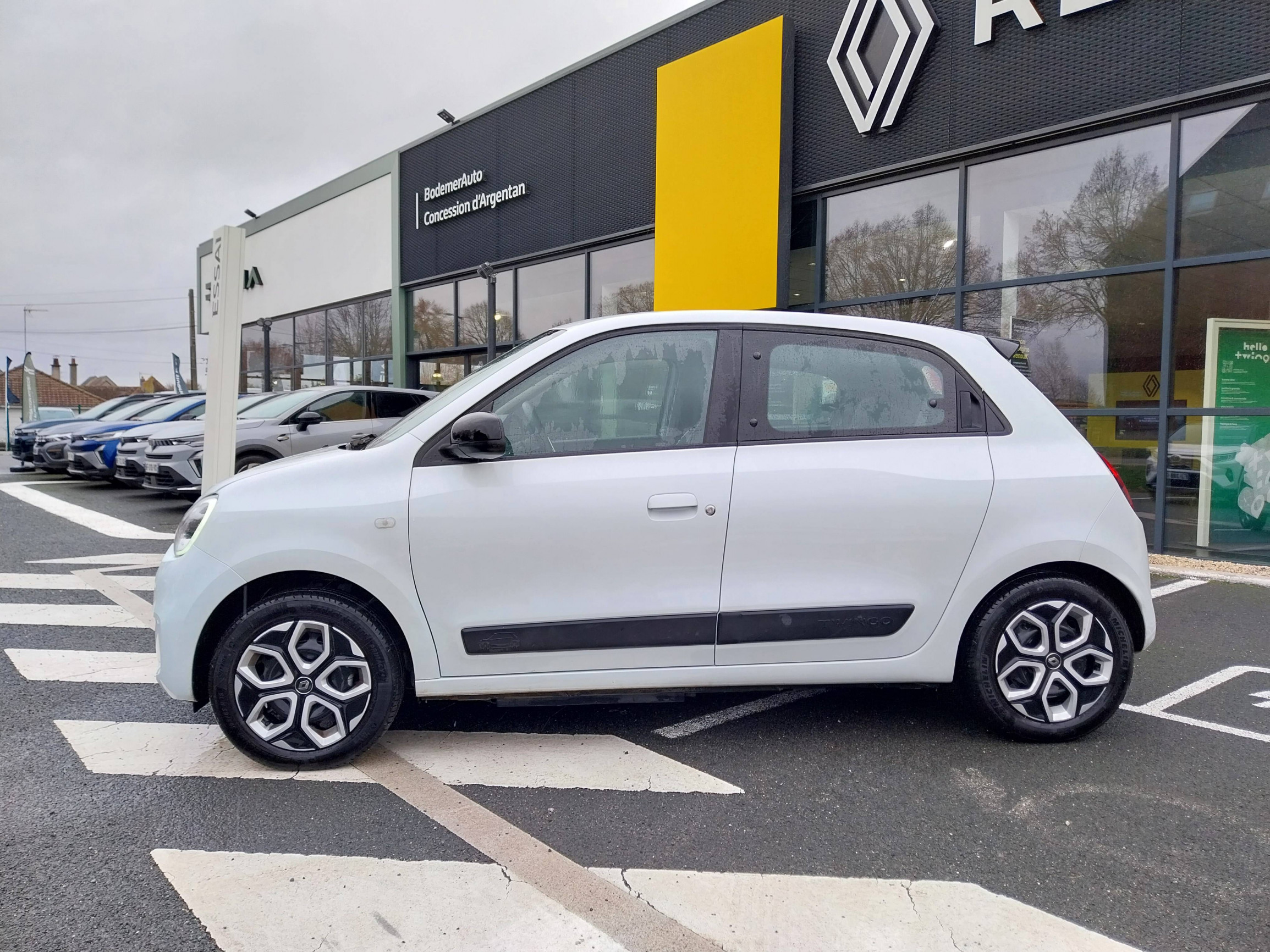 Vente en ligne Renault Twingo Electrique Twingo III E-Tech au prix de 12 490 €