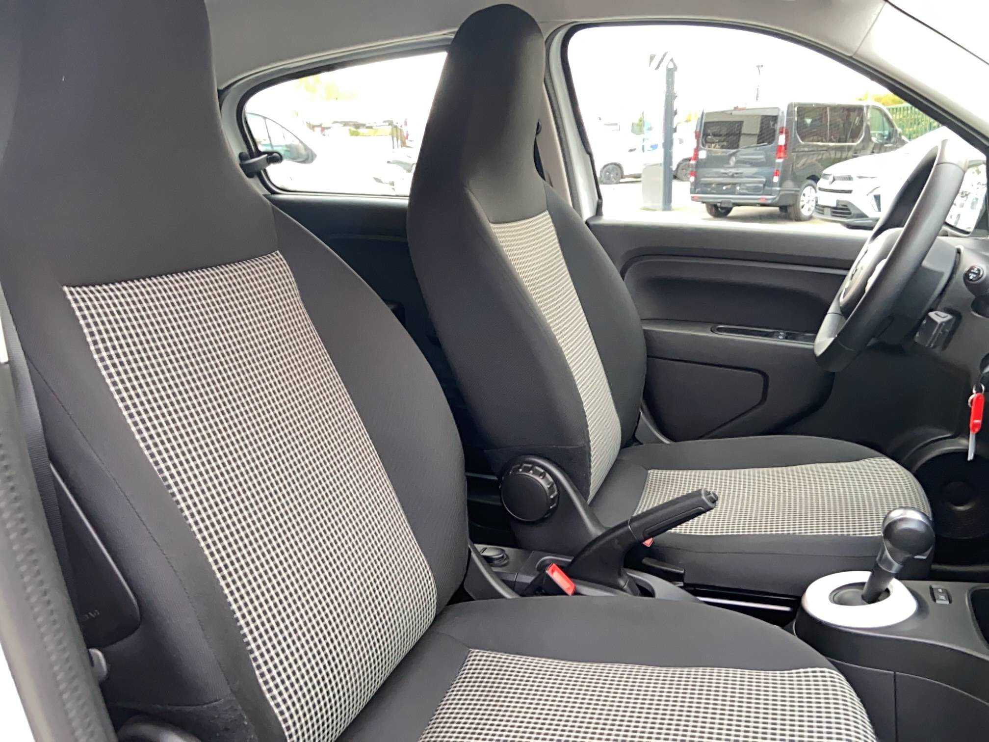 Vente en ligne Renault Twingo Electrique Twingo III E-Tech au prix de 8 990 €