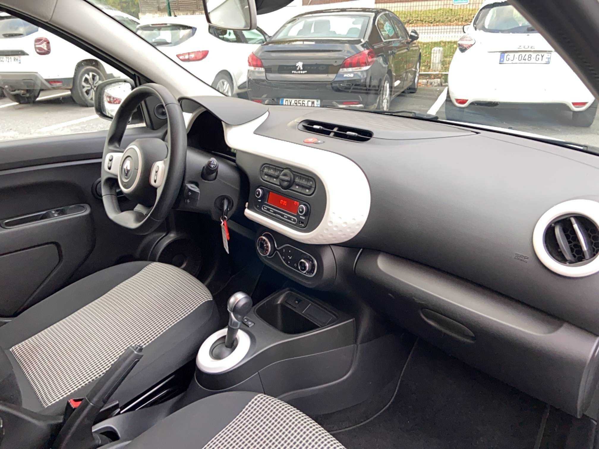 Vente en ligne Renault Twingo Electrique Twingo III E-Tech au prix de 8 990 €