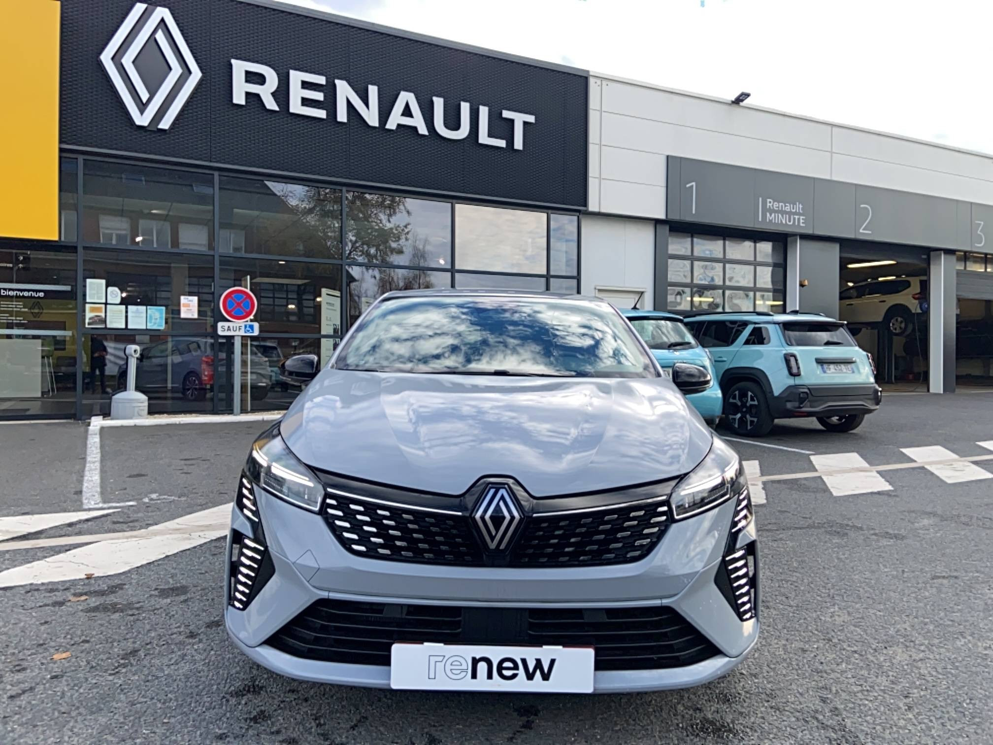 Vente en ligne Renault Clio 5 Clio E-Tech full hybrid 145 ch GSR2 au prix de 23 490 €