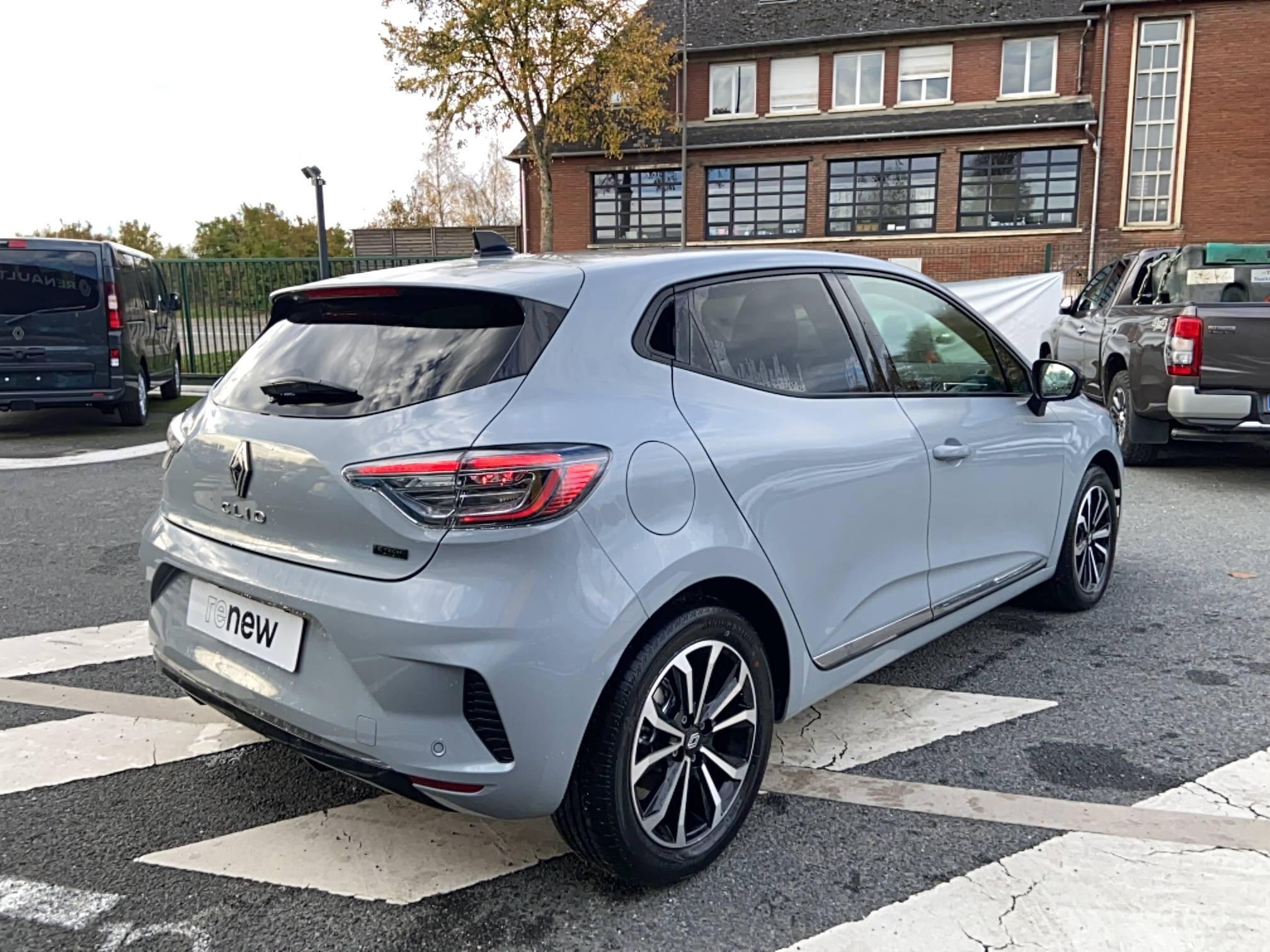 Vente en ligne Renault Clio 5 Clio E-Tech full hybrid 145 ch GSR2 au prix de 23 490 €