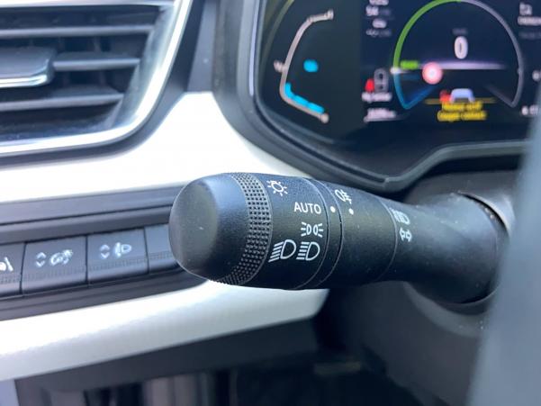 Vente en ligne Renault Clio 5 Clio E-Tech 140 - 21N au prix de 18 990 €