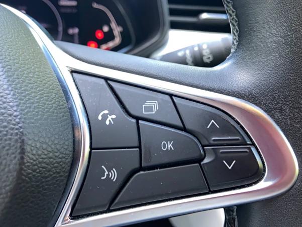 Vente en ligne Renault Clio 5 Clio E-Tech 140 - 21N au prix de 18 990 €