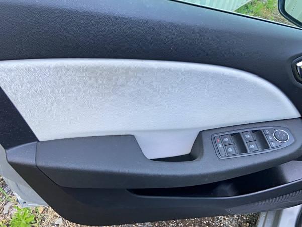 Vente en ligne Renault Clio 5 Clio E-Tech 140 - 21N au prix de 18 990 €