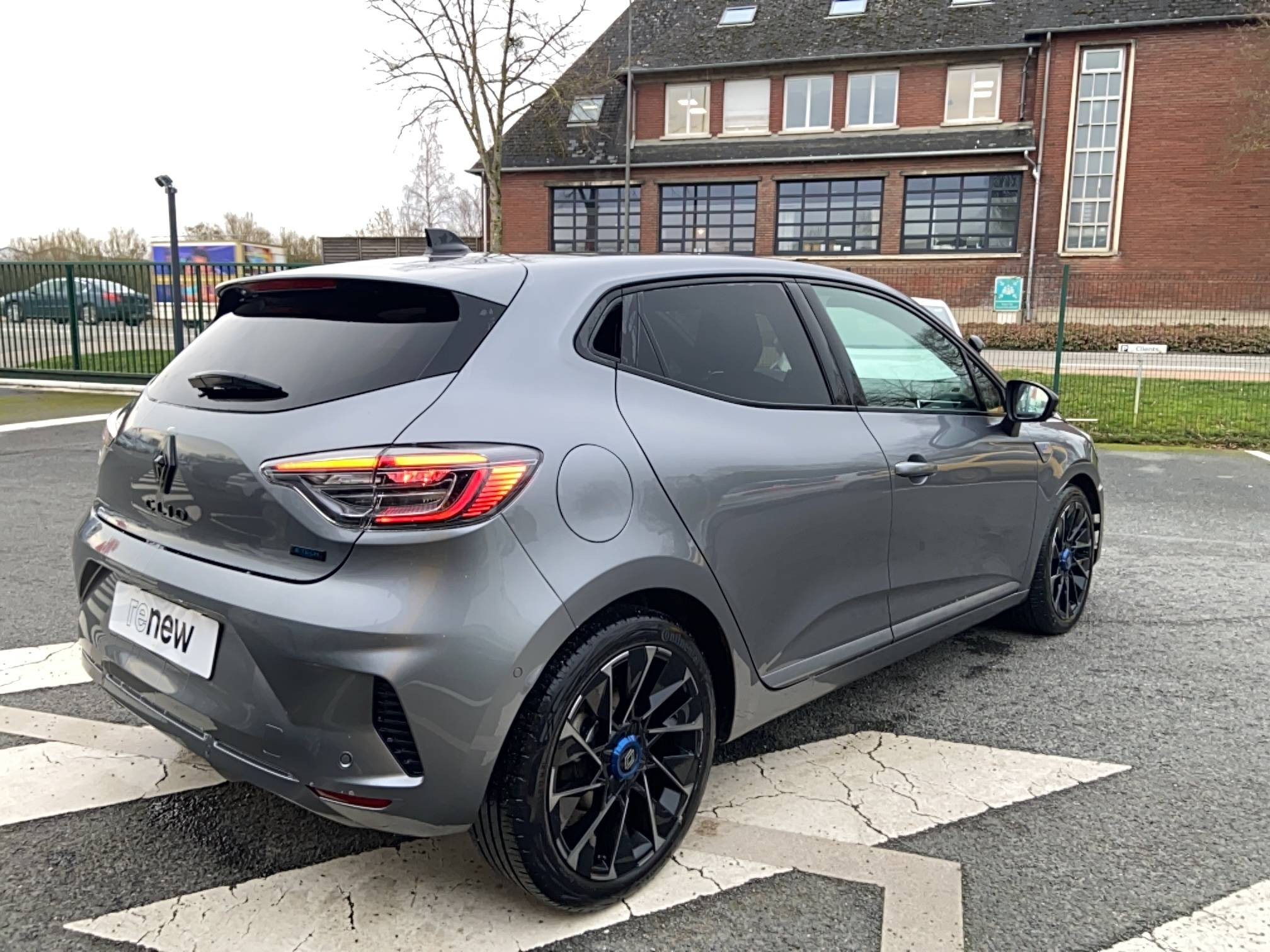 Vente en ligne Renault Clio 5 Clio E-Tech full hybrid 145 ch GSR2 au prix de 23 490 €