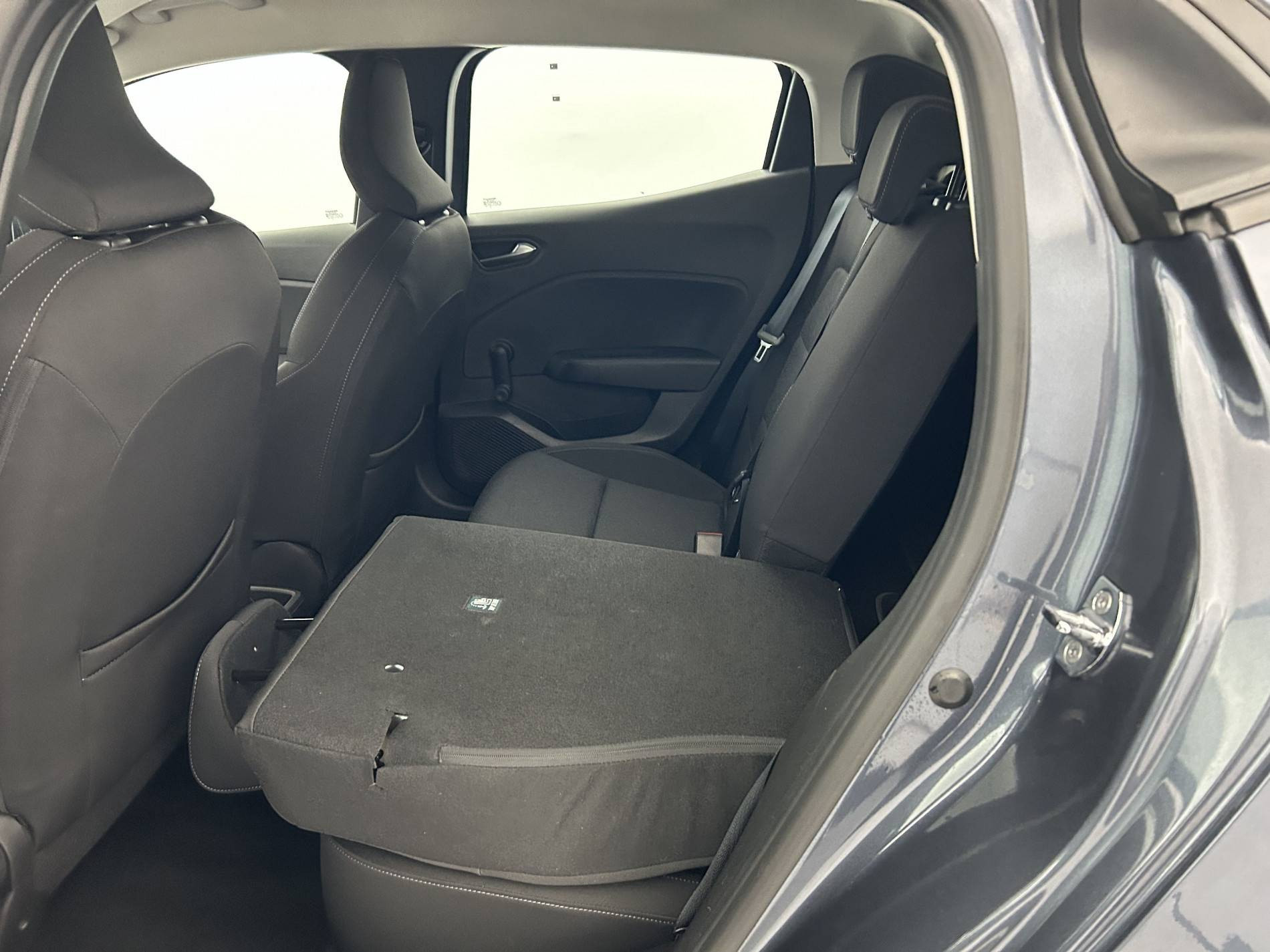 Vente en ligne Renault Clio 5 Clio TCe 90 - 21N au prix de 13 890 €