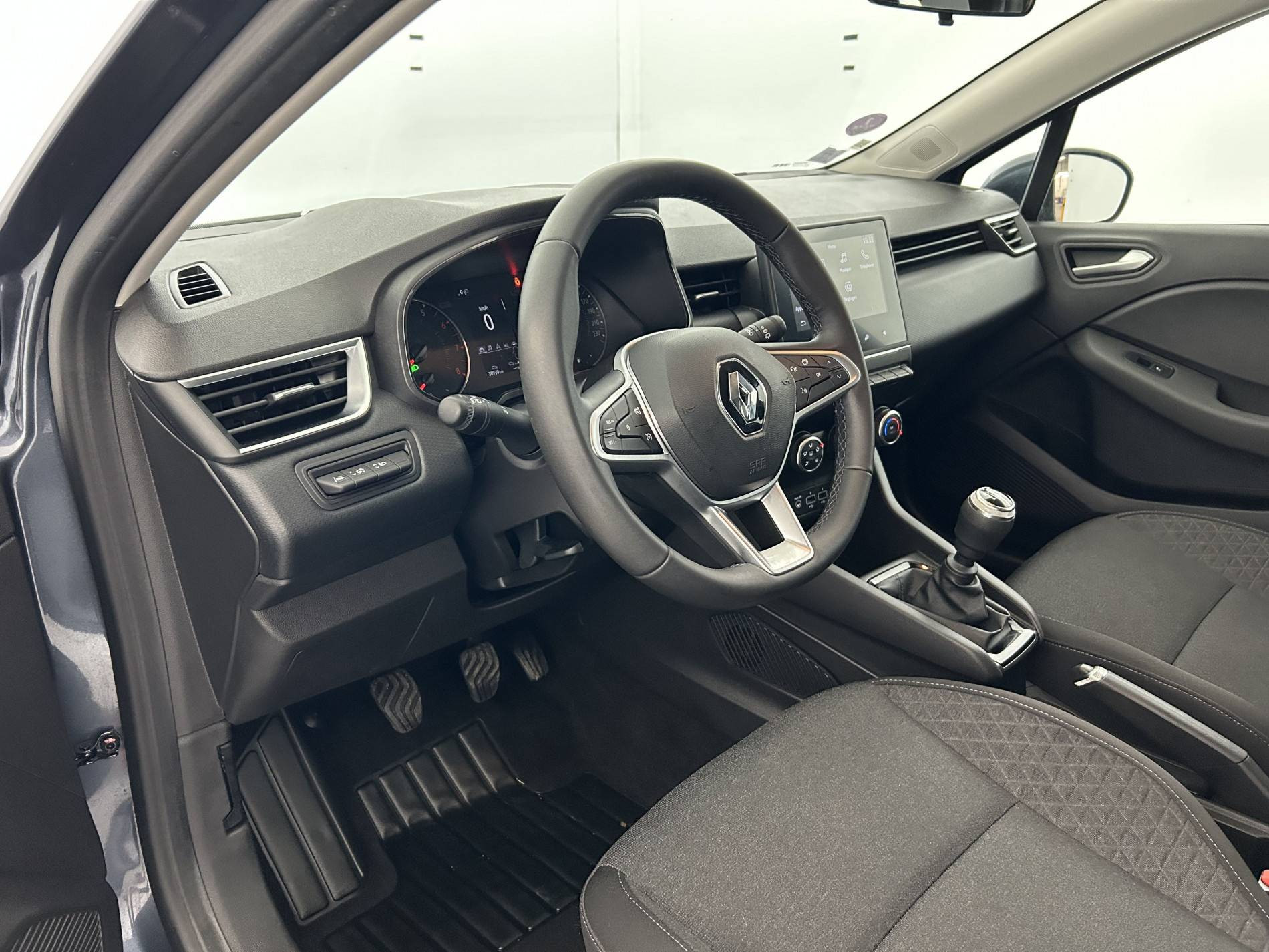 Vente en ligne Renault Clio 5 Clio TCe 90 - 21N au prix de 13 890 €