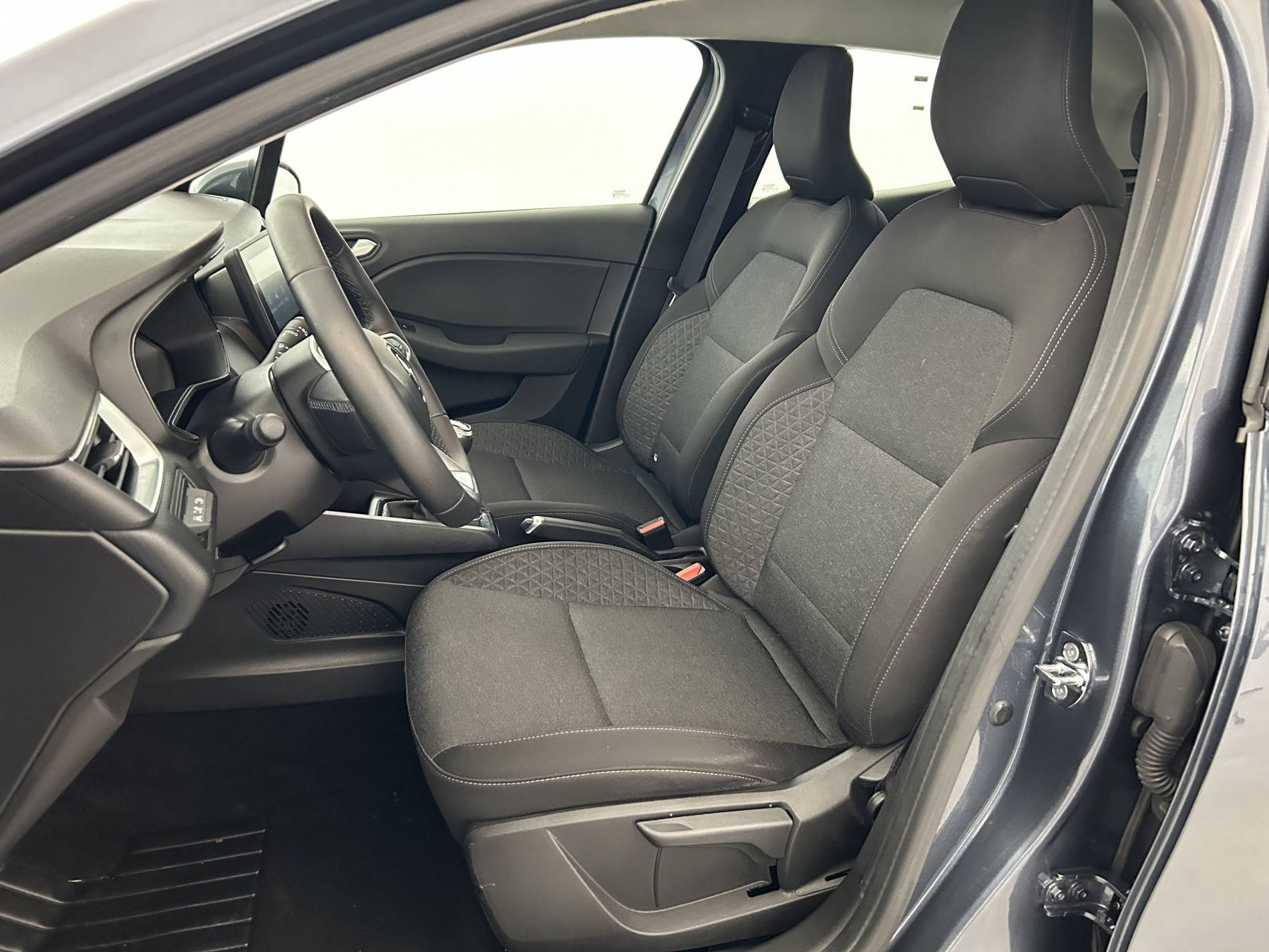 Vente en ligne Renault Clio 5 Clio TCe 90 - 21N au prix de 13 890 €