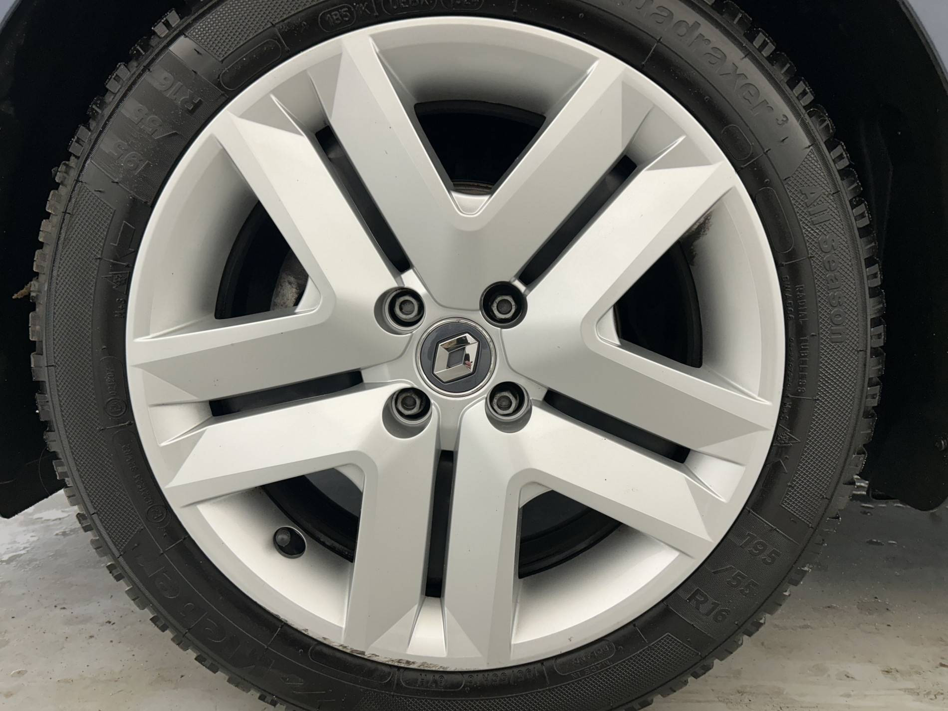 Vente en ligne Renault Clio 5 Clio TCe 90 - 21N au prix de 13 890 €