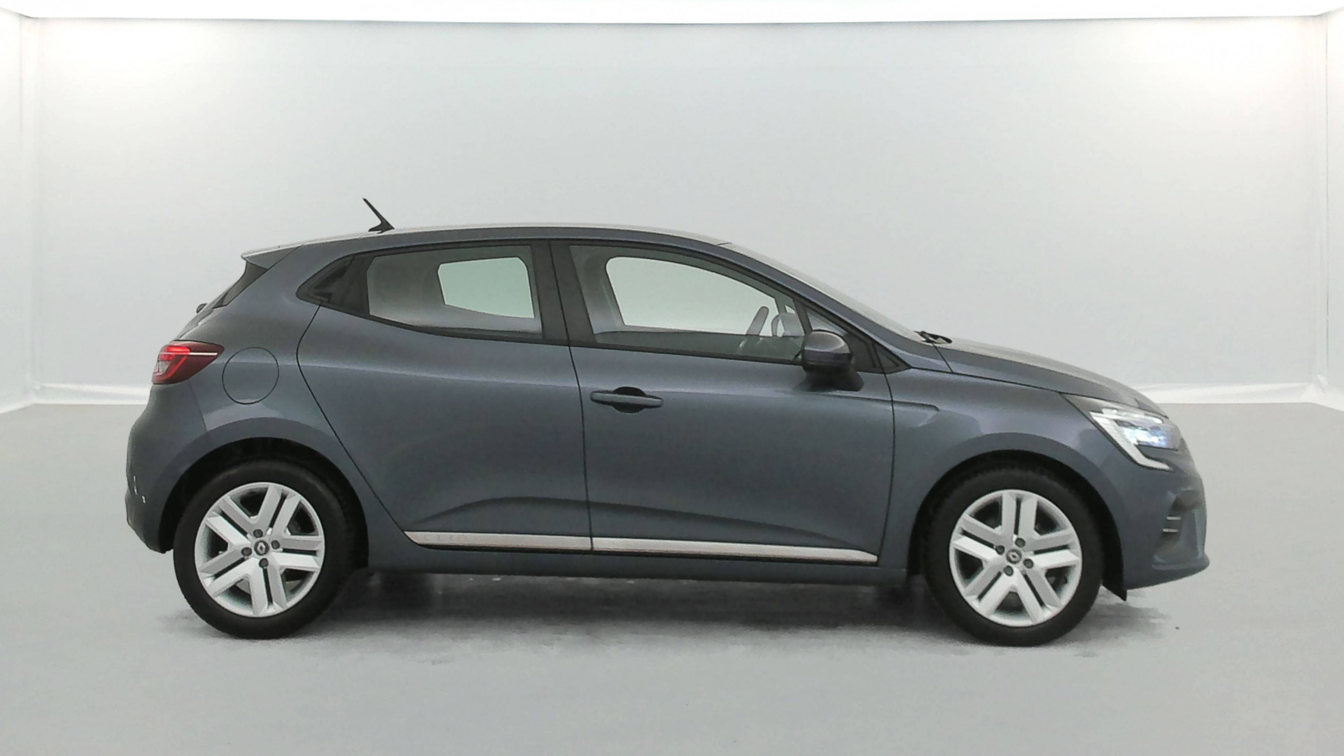 Vente en ligne Renault Clio 5 Clio TCe 90 - 21N au prix de 13 890 €