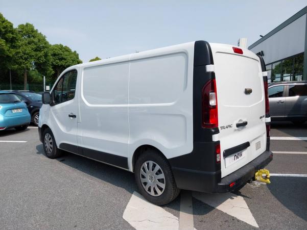Vente en ligne Renault Trafic 3 Fourgon TRAFIC FGN L1H1 1000 KG DCI 145 ENERGY EDC au prix de 20 990 €