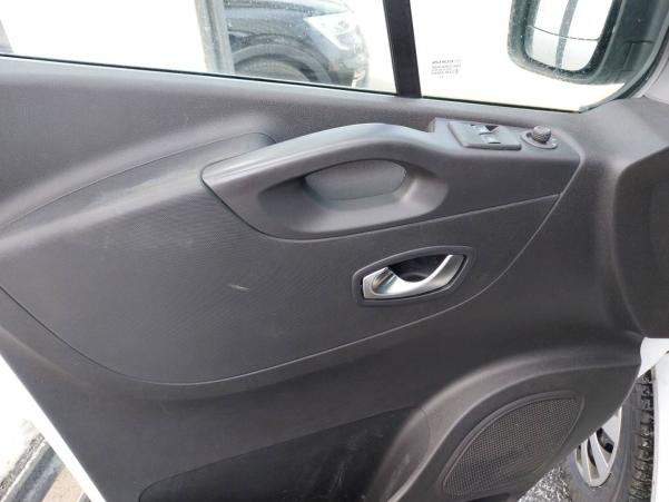 Vente en ligne Renault Trafic 3 Fourgon TRAFIC FGN L1H1 1000 KG DCI 145 ENERGY EDC au prix de 20 990 €