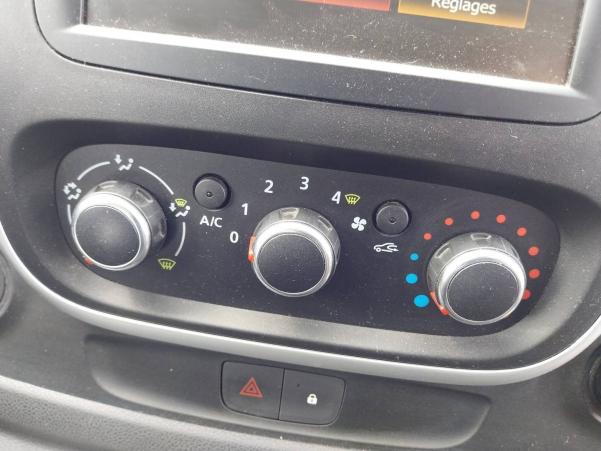 Vente en ligne Renault Trafic 3 Fourgon TRAFIC FGN L1H1 1000 KG DCI 145 ENERGY EDC au prix de 20 990 €