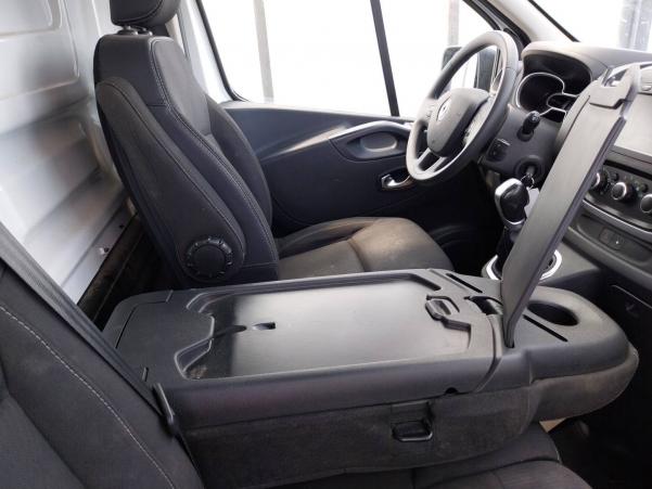 Vente en ligne Renault Trafic 3 Fourgon TRAFIC FGN L1H1 1000 KG DCI 145 ENERGY EDC au prix de 20 990 €