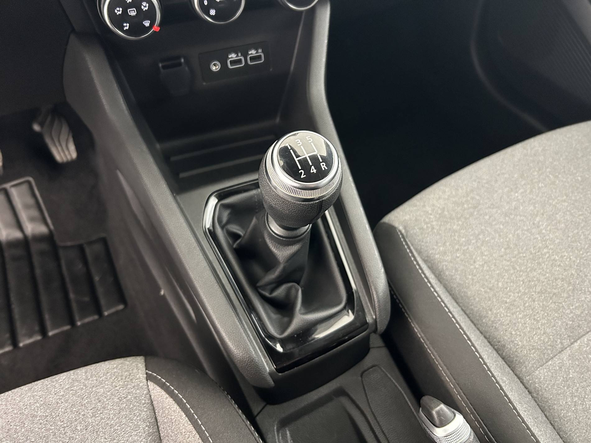 Vente en ligne Renault Clio 5 Clio SCe 65 au prix de 14 290 €