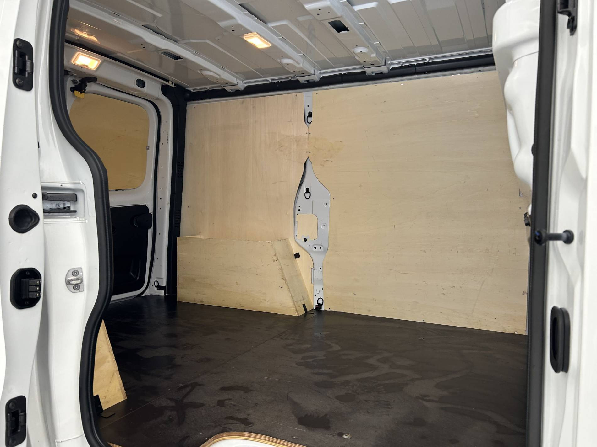 Vente en ligne Renault Trafic 3 Fourgon TRAFIC FGN L1H1 3000 KG BLUE DCI 130 au prix de 25 290 €