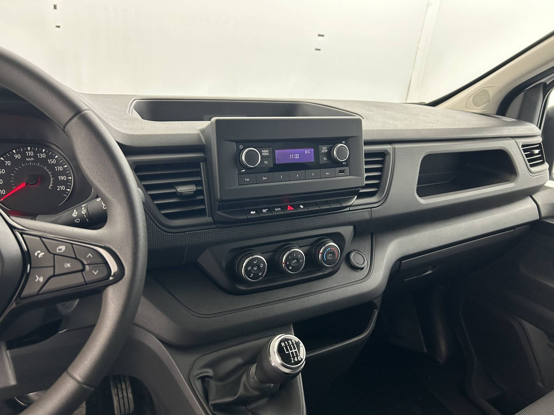 Vente en ligne Renault Trafic 3 Fourgon TRAFIC FGN L1H1 3000 KG BLUE DCI 130 au prix de 25 290 €