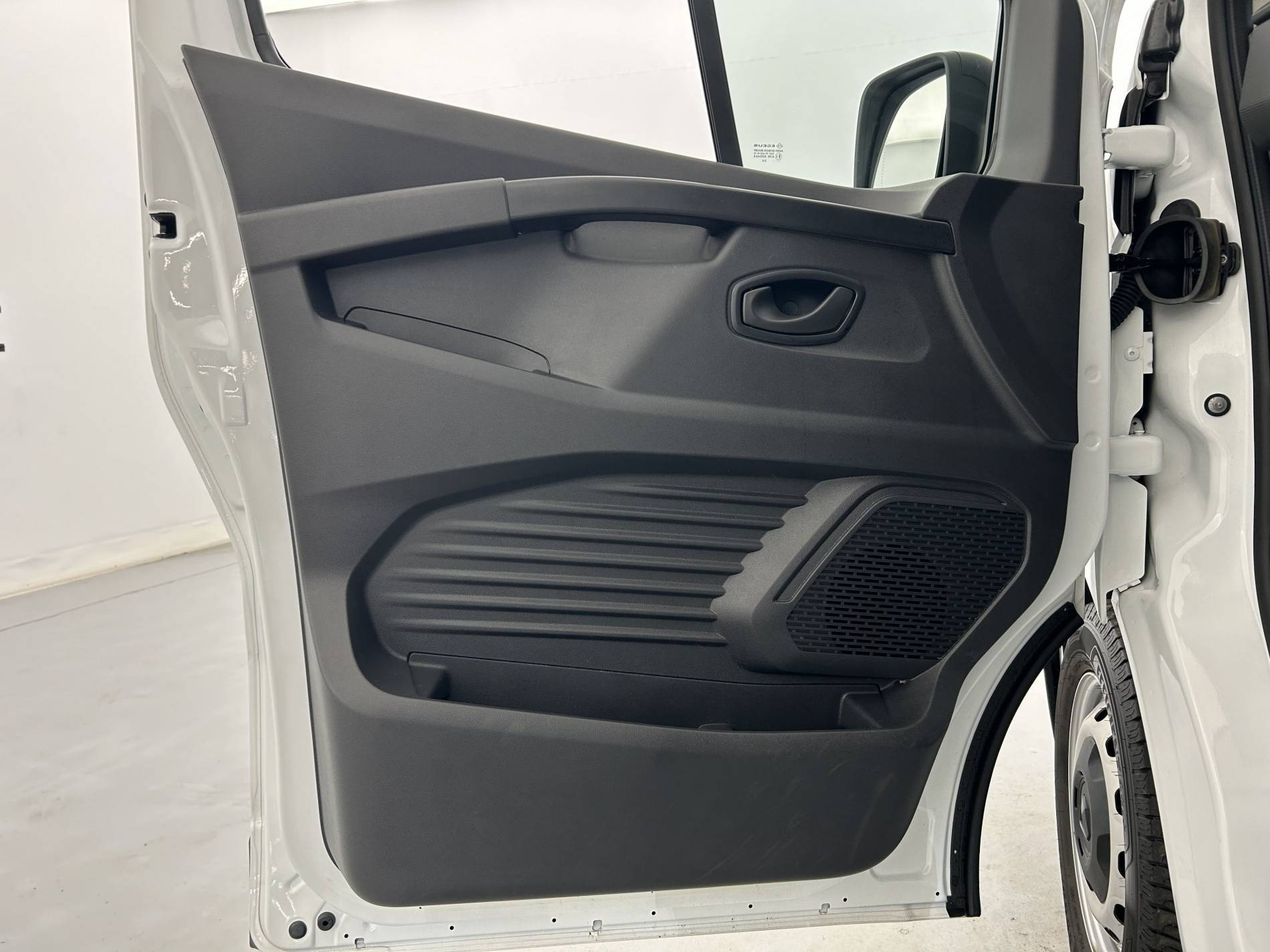 Vente en ligne Renault Trafic 3 Fourgon TRAFIC FGN L1H1 3000 KG BLUE DCI 130 au prix de 25 290 €