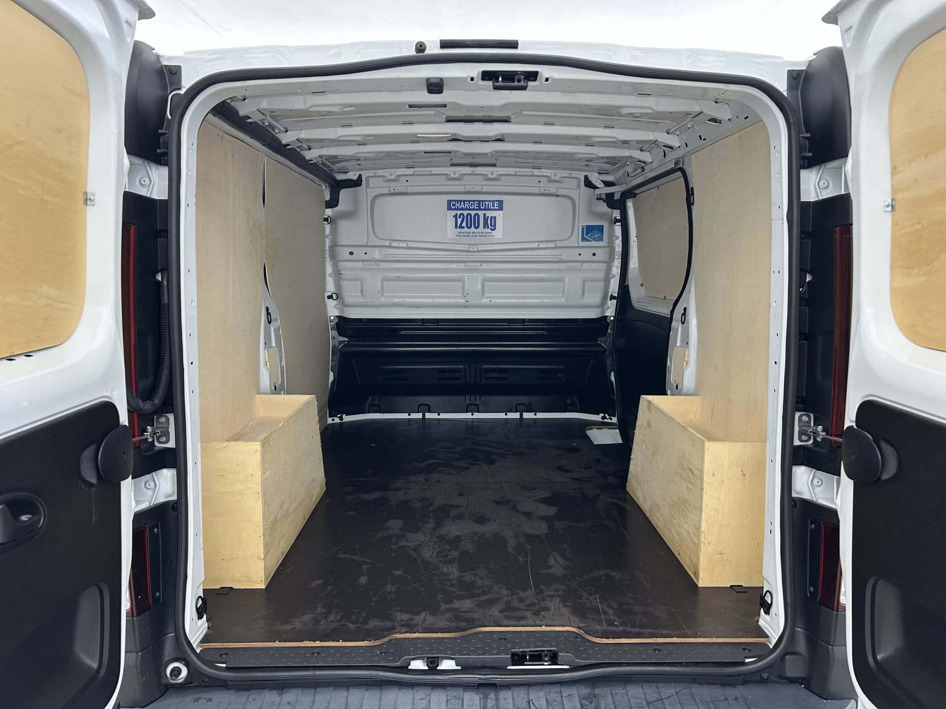 Vente en ligne Renault Trafic 3 Fourgon TRAFIC FGN L1H1 3000 KG BLUE DCI 130 au prix de 25 290 €