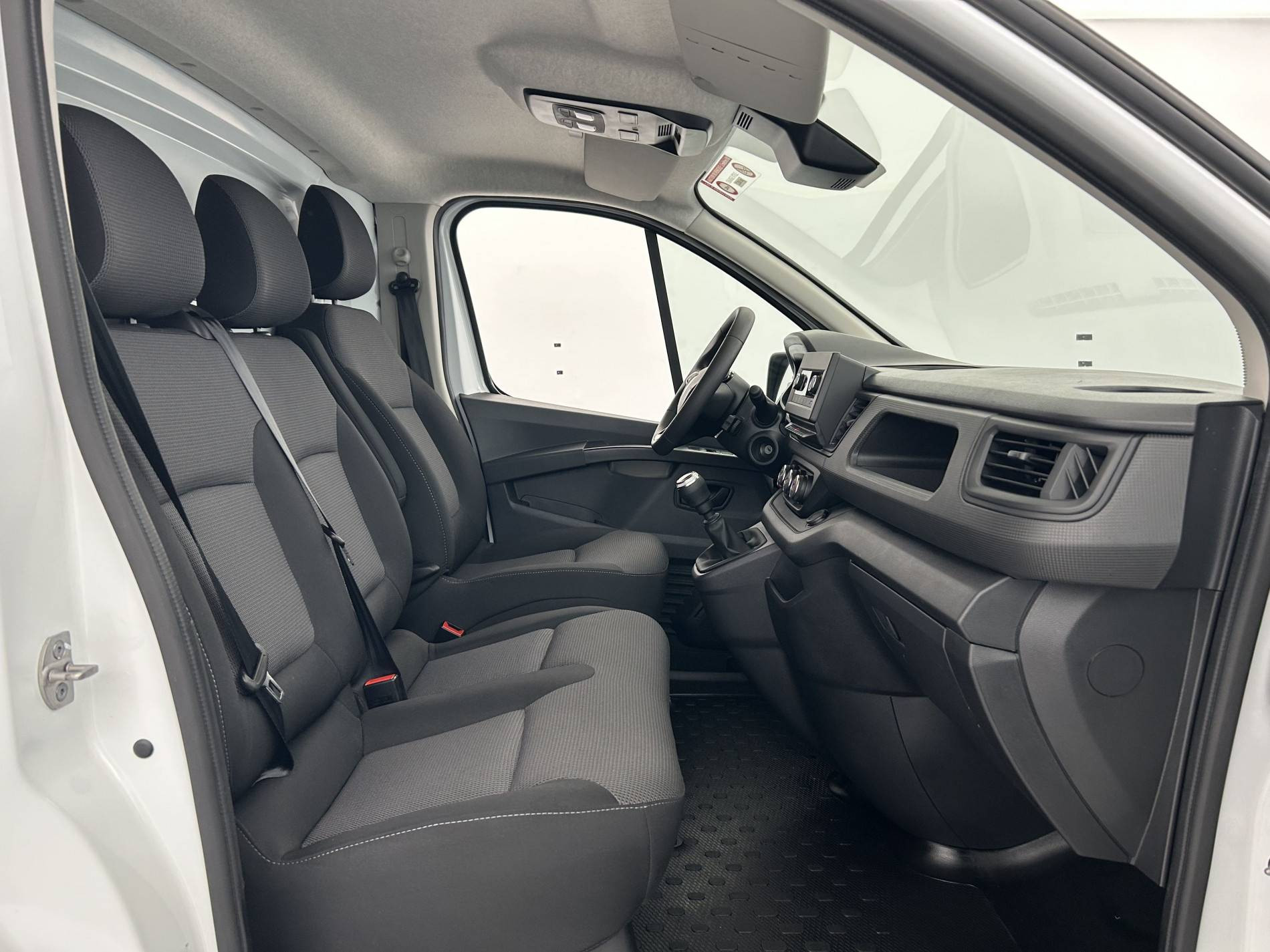 Vente en ligne Renault Trafic 3 Fourgon TRAFIC FGN L1H1 3000 KG BLUE DCI 130 au prix de 25 290 €