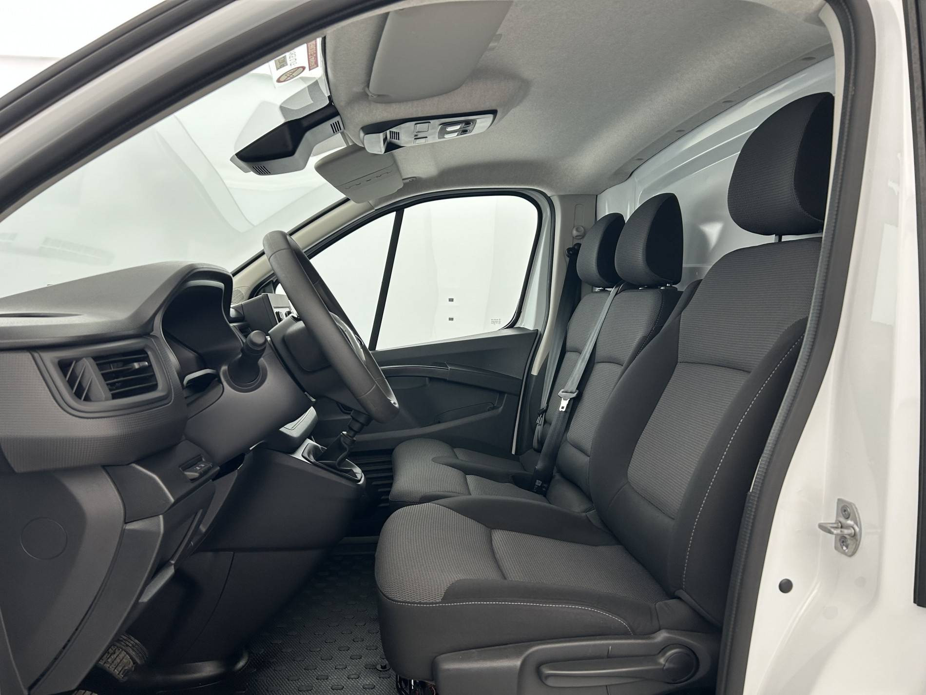 Vente en ligne Renault Trafic 3 Fourgon TRAFIC FGN L1H1 3000 KG BLUE DCI 130 au prix de 25 290 €