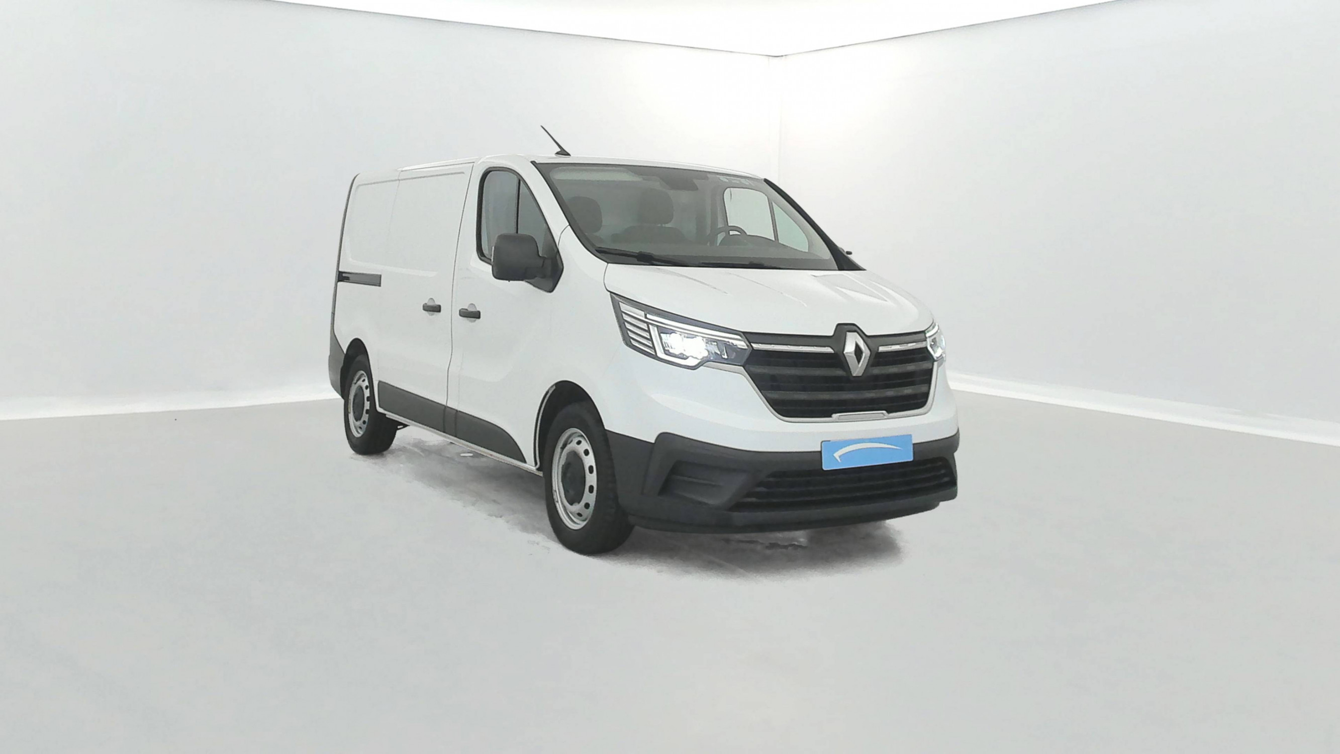Vente en ligne Renault Trafic 3 Fourgon TRAFIC FGN L1H1 3000 KG BLUE DCI 130 au prix de 25 290 €