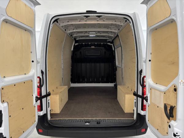 Vente en ligne Renault Master Fourgon MASTER FGN TRAC F3500 L2H2 BLUE DCI 135 au prix de 30 990 €