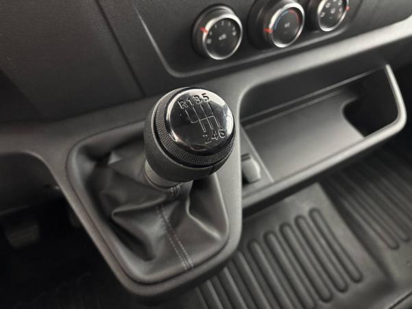 Vente en ligne Renault Master Fourgon MASTER FGN TRAC F3500 L2H2 BLUE DCI 135 au prix de 30 990 €