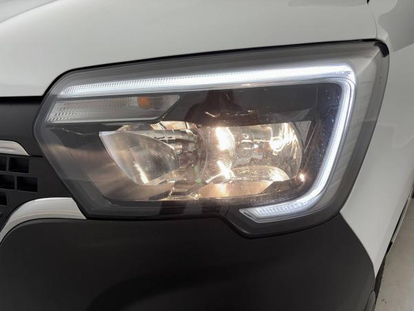 Vente en ligne Renault Master Fourgon MASTER FGN TRAC F3500 L2H2 BLUE DCI 135 au prix de 30 990 €