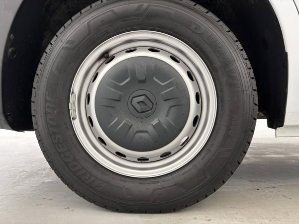 Vente en ligne Renault Master Fourgon MASTER FGN TRAC F3500 L2H2 BLUE DCI 135 au prix de 30 990 €