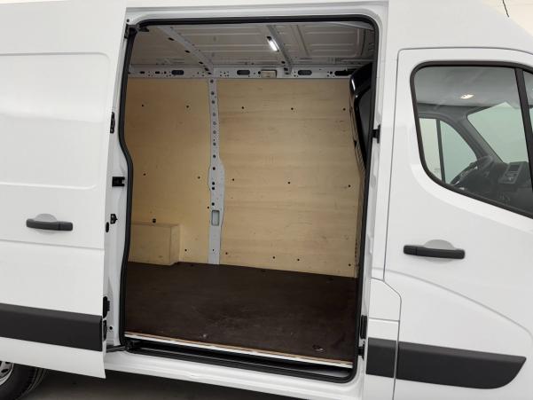 Vente en ligne Renault Master Fourgon MASTER FGN TRAC F3500 L2H2 BLUE DCI 135 au prix de 30 990 €