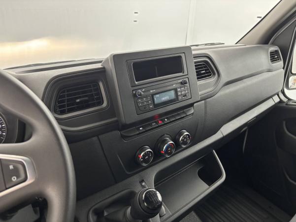 Vente en ligne Renault Master Fourgon MASTER FGN TRAC F3500 L2H2 BLUE DCI 135 au prix de 30 990 €
