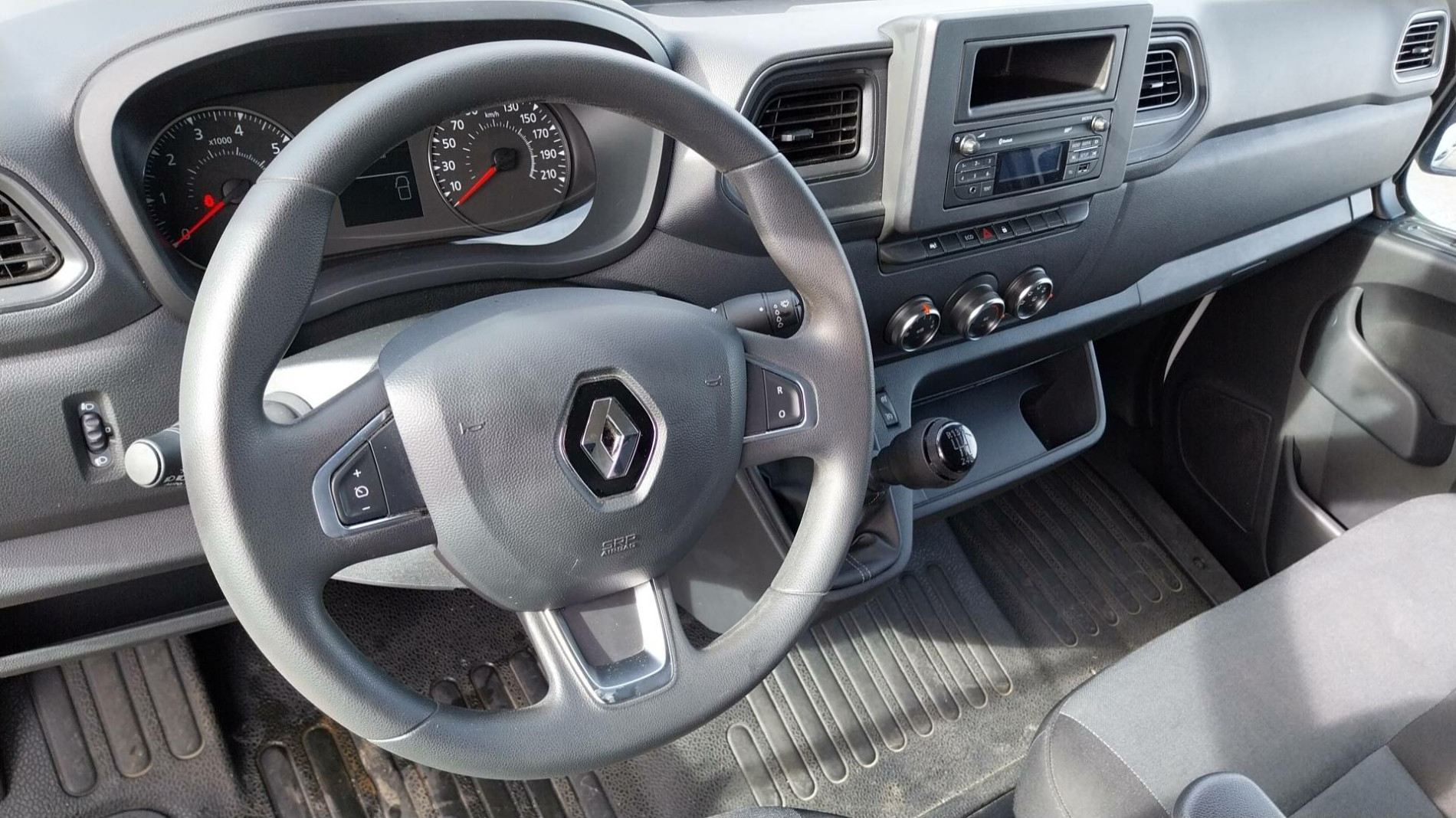 Vente en ligne Renault Master Fourgon MASTER FGN TRAC F3500 L2H2 BLUE DCI 135 au prix de 25 490 €