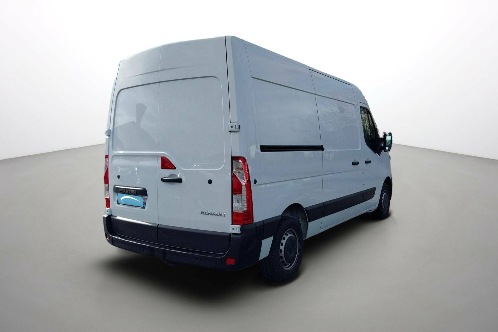 Vente en ligne Renault Master Fourgon MASTER FGN TRAC F3500 L2H2 BLUE DCI 135 au prix de 25 490 €