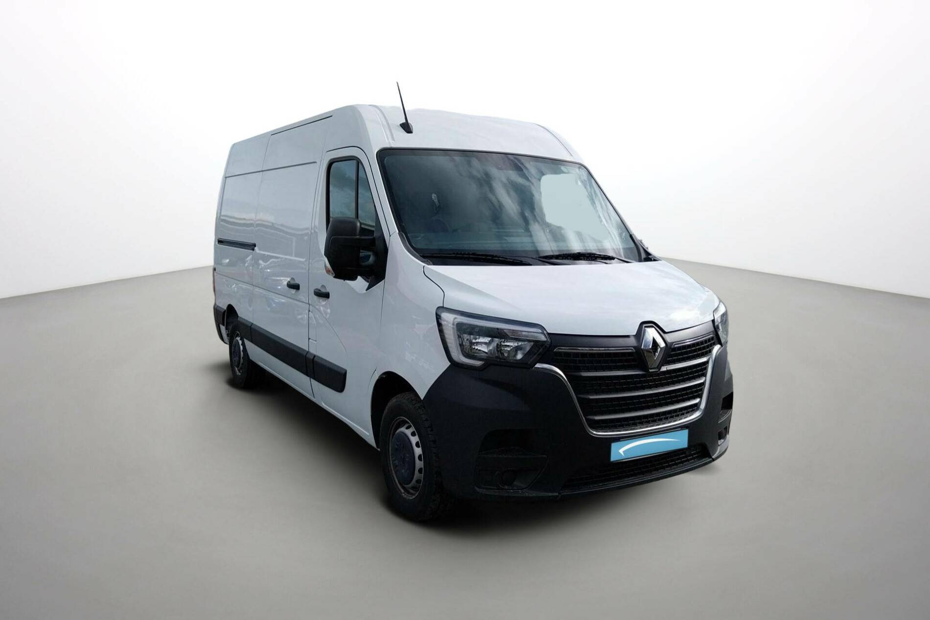 Vente en ligne Renault Master Fourgon MASTER FGN TRAC F3500 L2H2 BLUE DCI 135 au prix de 25 490 €