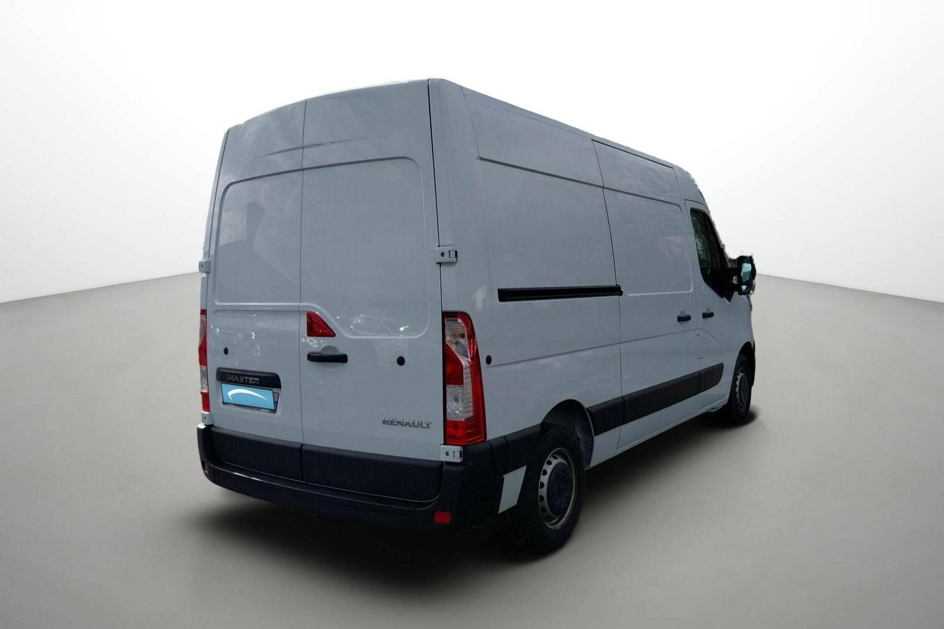 Vente en ligne Renault Master Fourgon MASTER FGN TRAC F3500 L2H2 BLUE DCI 135 au prix de 25 490 €