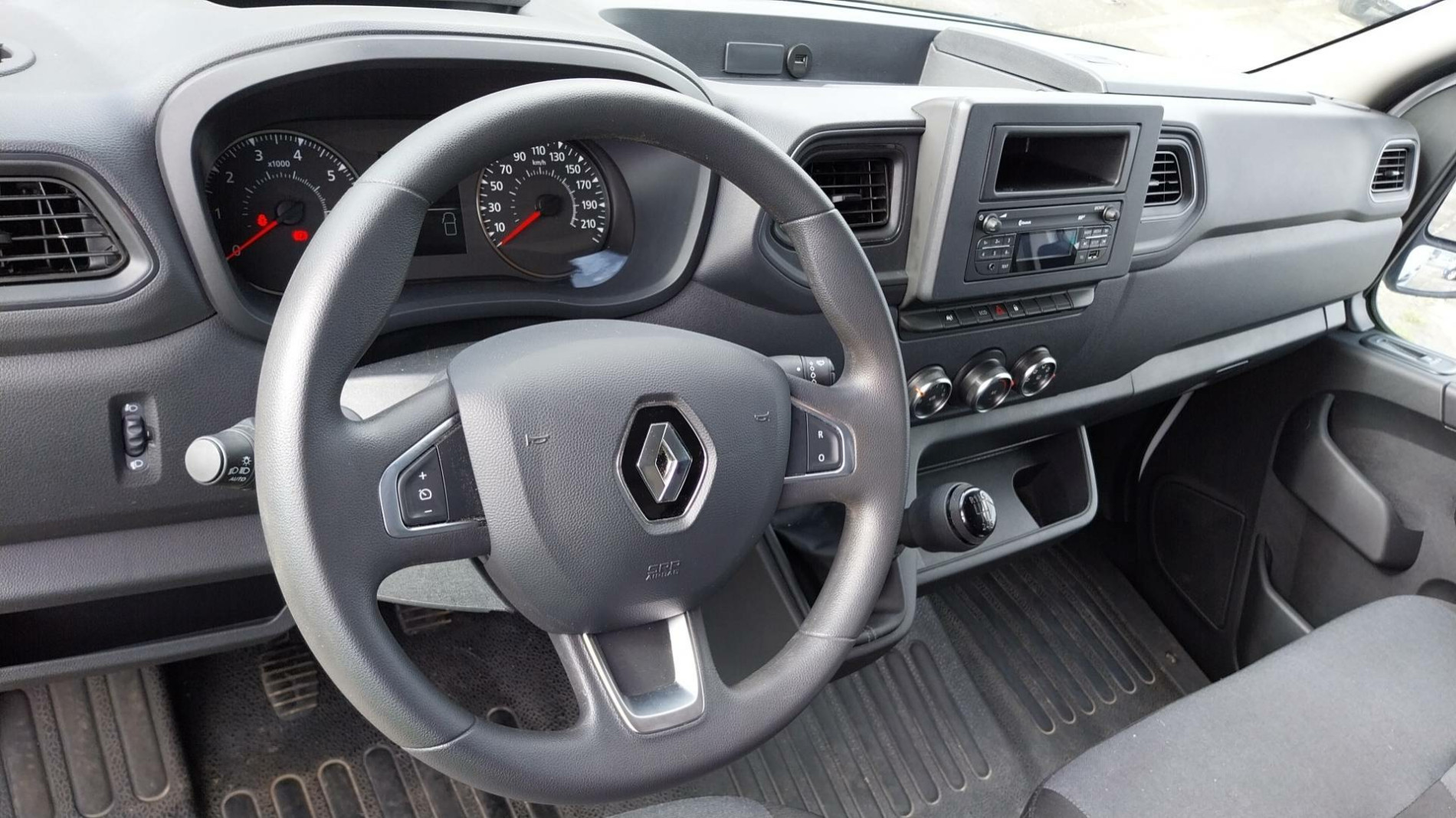 Vente en ligne Renault Master Fourgon MASTER FGN TRAC F3500 L2H2 BLUE DCI 135 au prix de 25 490 €